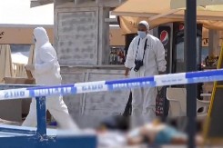 (UZNEMIRUJUĆE FOTOGRAFIJE) TELA UBIJENIH IZ BUDVE SATIMA LEŽALA NA ŠETALIŠTU Tužilac završio uviđaj, jake policijske snage oko mesta zločina