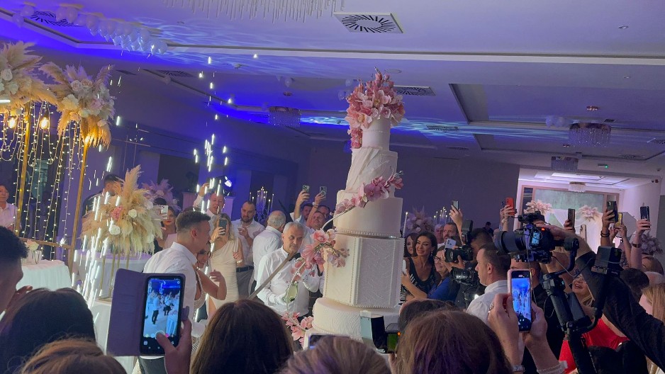 BEBI-BUM NA ESTRADI Nakon Milice Todorović, još jedna pevačica potvrdila da je trudna: "Naše malo čudo je na putu"