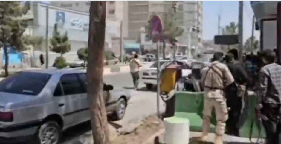 PALA KRV U ZGRADI SUDA!  Džihadisti ubijali civile u jezivom napadu u Iranu! (VIDEO)