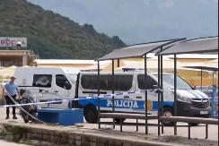 U CRNOJ GORI CRNA NEDELJA  Izrešetao brata i bratanca na plaži!