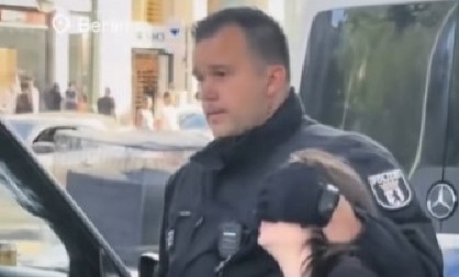POGLEDAJTE KAKO NEMCI "NEŽNO" HAPSE Ruka na oči i devojčicu (13) pravac u maricu! (VIDEO)