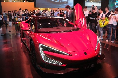 KINEZI SPREMAJU UDAR NA FERARI I PORŠE Imaju luksuzni automobil sa izuzetnim sposobnostima (VIDEO)