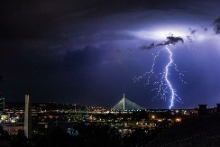 (RADARSKI SNIMCI) SPREMA SE VELIKO NEVREME NAD SRBIJOM, PRVO ĆE GRUNUTI OVDE A zatim se oblačni zid proširuje na celu zemlju