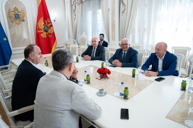 LAŽNI GRAĐANISTI UDARILI NA SASTANAK SRBA I ALBANACA: Ekipa „Open Balkan“ i dalje vodi Crnu Goru