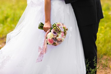 „SVEKRVA MI JE IZGLEDALA KAO DA JE ONA MLADA“ Kad sam videla šta je obukla za našu svadbu, samo što nisam pala u nesvest!