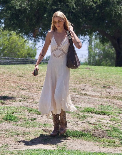 HALJINA LEPA KAO SAN  Komotna, prozračna, nosi se sada po ovim vrućinama - imaćete utisak da nemate ništa na sebi