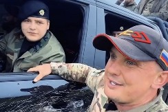 "OVO JE IZDAJA, PISAĆU PUTINU" POSLANIK POSLE TRČANJA PORED KOLA KADIROVA! "Gurnuli su me kao beskorisnog psa"