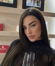 OTKRIVENO KO JE ČOVEK KOGA JE TARA SIMOV NAPALA NOŽEM Poznato u kakvom je stanju i šta se tačno dogodilo