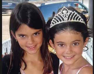 DA LI ZNATE KO SU OVE DEVOJČICE?  Odrastale su pred kamerama, izgradile carstvo, a danas je njihovo ime zvučno!