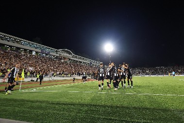 BRUKA U HUMSKOJ PRED MEČ SA RADNIČKIM Sa razglasa puštena čuvena Zvezdina pesma, "grobari" pobesneli