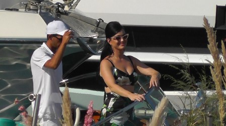 SVE GLASNIJI TRAČEVI O NJIHOVOJ VEZI, ONO ŠTO JE SIGURNO — ONA BIRA SAMO DOBRE FRAJERE Au kakvog političara je upecala pevačica