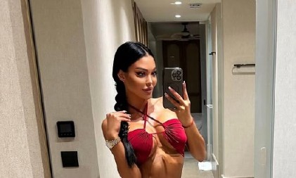 MAJA MARINKOVIĆ U BUDVI SA OVIM MUŠKARCEM! Noći lude, dani na plaži, ne razdvajaju se! (VIDEO)