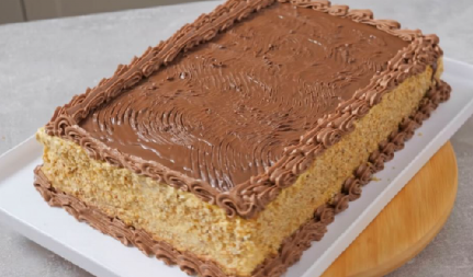 AMBASADOR TORTA ZA SVE SVEČANE PRILIKE Prepuna oraha i čokolade, polovina nestane dok trepnete