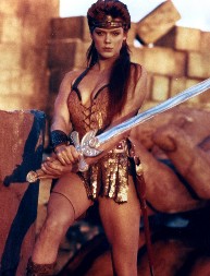 ZAVELA JE ŠVARCENEGERA, PA JE NJEGOVOG KOLEGU ODVUKLA U KREVET  Ćerku je rodila sa 55, a danas je niko ne bi prepoznao sa 62 godine!