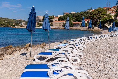 PRESKUPI MENI, PRAZNI STOLOVI Crna Gora ostala prazna, Santorini gubi goste, da li je Hrvatska sledeća?