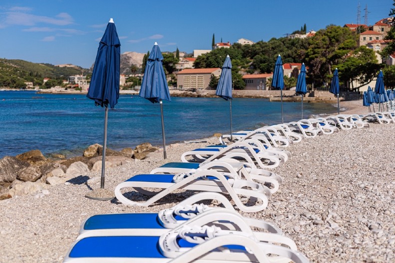 PRESKUPI MENI, PRAZNI STOLOVI Crna Gora ostala prazna, Santorini gubi goste, da li je Hrvatska sledeća?