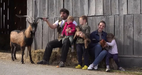 OSTAVIO SVE I OTIŠAO NA SELO Naš poznati glumac se bavi poljoprivredom, sad je razvio i biznis: "Ljudi vape za tim" (FOTO)