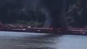 STRAVIČAN SNIMAK ZAPALJENOG HELIKOPTERA! Udario u dalekovode i pao na baržu, dvoje ljudi poginulo (VIDEO)