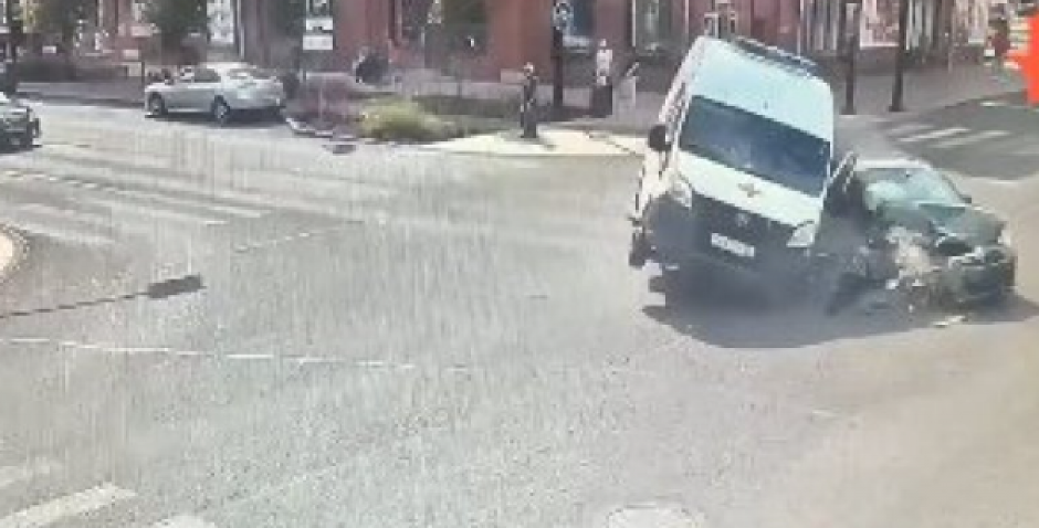 JEZIV SUDAR U ČEREPOVCU, IMA POVREĐENIH! Automobilom pokošeno 5 osoba! (VIDEO)