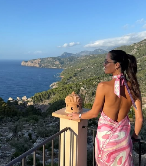 ANA IVANOVIĆ NIKADA BOLJE NIJE IZGLEDALA Zbog njenog dekoltea i šlica muškarcima popadale vilice (VIDEO)