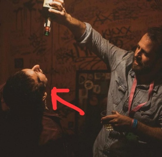 ONI PRIČAJU O KOMPETENCIJAMA! Pomoćnik direktora BioSensa želi da kadrira, pere ruke s***ualnim pomagalima i ispija viski!