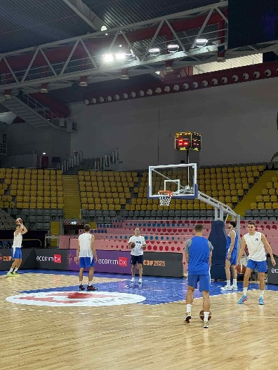 "ORLOVI" SPREMNI Košarkaši Srbije odradili poslednji trening pred okršaj sa Grcima (VIDEO)
