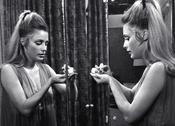 PRE 56 GODINA BRUTALNO JE UBIJENA IKONA 60-TIH  Članovi sekte je 16 puta izboli u devetom mesecu trudnoće - nisu imali milosti