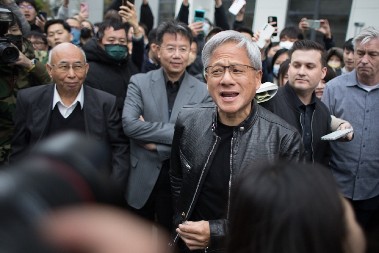 OGROMNA RUPA U ZAKONU! Tramp lično odobrio – roba vredi više od zlata, za nju nema carina