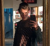 PEVAČ PRIZNAO DA JE U VEZI SA MUŠKARCEM: "Dve godine smo zajedno, zbog mene se preselio"