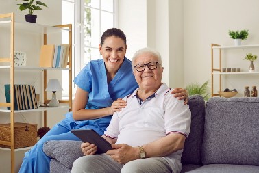 U ŠVAJCARSKOJ POSTOJI "BANKA VREMENA" Dirljiva inicijativa pomaže i mladima i starijima - evo kako