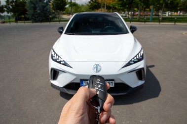 BOMBONA AUTOMOBIL Košta kao polovnjak, a ima domet od 530 kilometara (VIDEO)