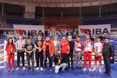 Srpski bokseri Dragana Jovanović i Nazif Sejdi osvajači "Zlatne rukavice"