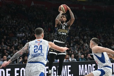 "GROBARI" ĆE POBESNETI KAD OVO ČUJU Alen Omić žestoko isprovocirao navijače Partizana