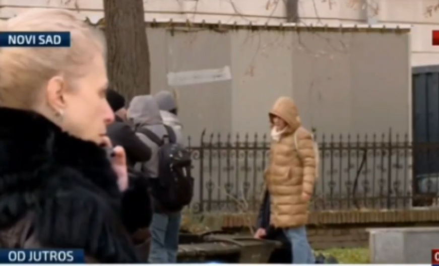 SRAMNO: ĐILASOVKA PONOVO IZVELA MALOLETNU DECU NA SVOJ POLITIČKI PERFORMANS!