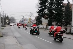 DEDA MRAZ OKUPIO EKIPU I BESNIM MOTORIMA PROTUTNJALI BEOGRADOM! Lepa scena iz srca prestonice i ove godine! (FOTO)