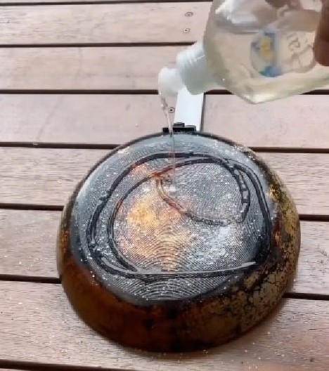 MASNOĆA NEĆE BITI PROBLEM POSLE SLAVE Ovako ćete brzo i lako oprati sudove, potrebne namirnice sigurno imate kod kuće