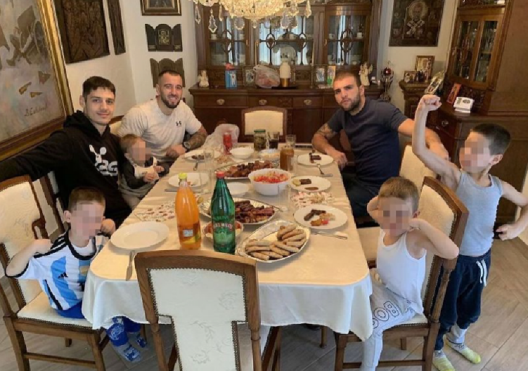 VELJKO RAŽNATOVIĆ OBJAVIO SLIKU ZA VREME VELIKOG POSTA! Mali Željko stegao mišiće, a poruka je hit (FOTO)