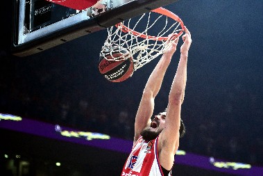 TURSKI MARŠ NEUSPEŠAN Zvezda se potpuno ugasila, Izgubljene lopte ozbiljan problem, a povreda Dobrića još i veći