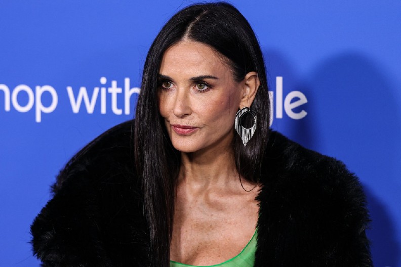 "UČE NAS DA MORAMO DA BUDEMO MIRNE KAO BUBICE I ĆUTIMO KAO ZALIVENE"  Demi Mur progovorila o večitom problemu sa kojim se susreću žene