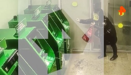 EKSPLOZIJA U BANCI U SANKT PETERBURGU: Pogledajte jeziv snimak žene koja podmeće požar! (VIDEO)