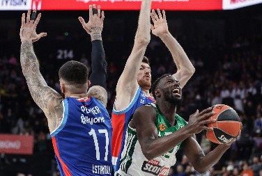 EFES PONIZIO PAO Turci bacili na kolena prvaka Evrope u Istanbulu i to sa 26 razlike