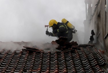 DVE OSOBE ZAROBLJENE U STANU- BUKTINJI Drama u Blacu posle izbijanja požara