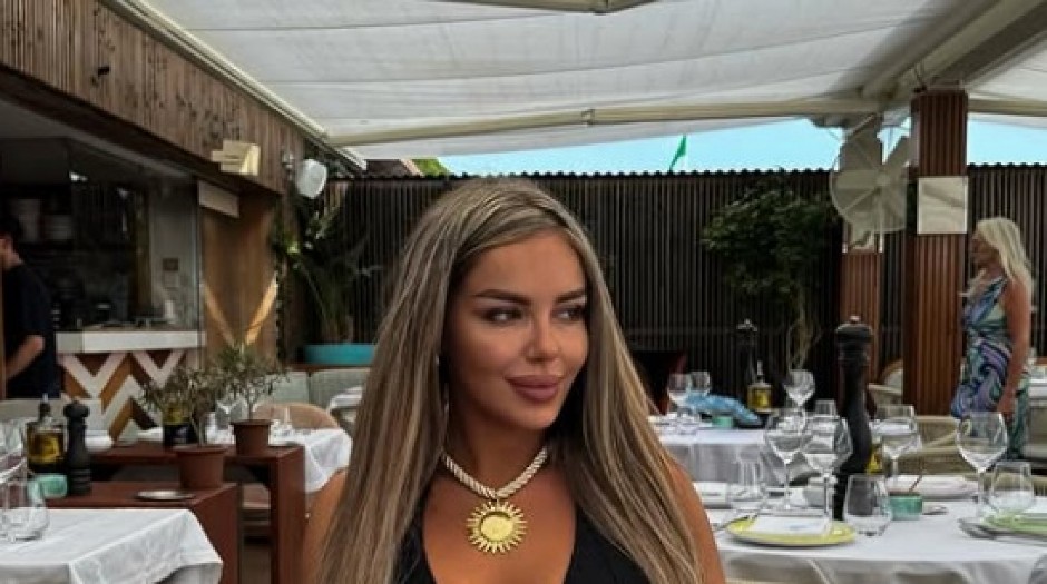 SVI GLEDAJU DEKOLTE SESTRE BOGDANE RAŽNATOVIĆ! Nataša Rodić se istopila i zapalila mreže (FOTO)