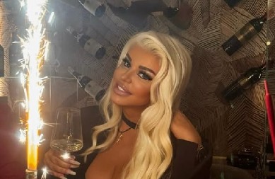 MUŠKARCI U TRANSU! Dara Bubamara pokazala sve, prizor sa Mikonosa obara s nogu! (FOTO)