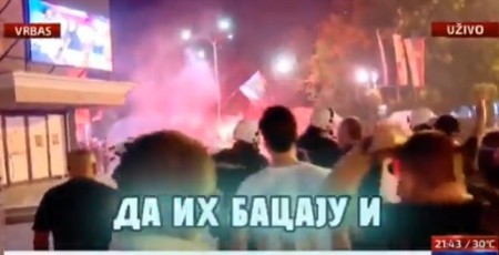 I REPORTER PROPAGANDNE MAŠINERIJE TERORISTA MORAO DA PRIZNA ISTINU Blokaderi teroristi sinoć hteli da izazovu građanski rat, započeli napad kamenicama i drugim predmetima!