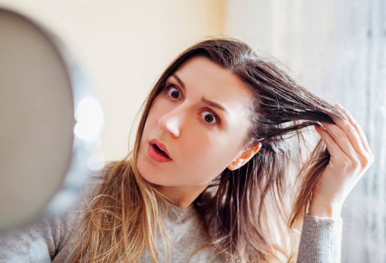 TRIKOVI ZA MASNU KOSU KOJE FRIZERI NE ŽELE DA ZNATE Besplatni su i deluju odmah, više je nećete prati svaki dan!