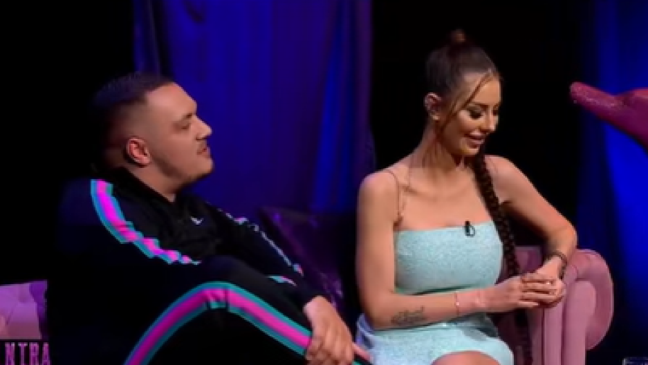 HAOS U STUDIJU! Gastoza izbacila iz takta naša influenserka, a razlog je šokantan, obrušio se na nju (VIDEO)