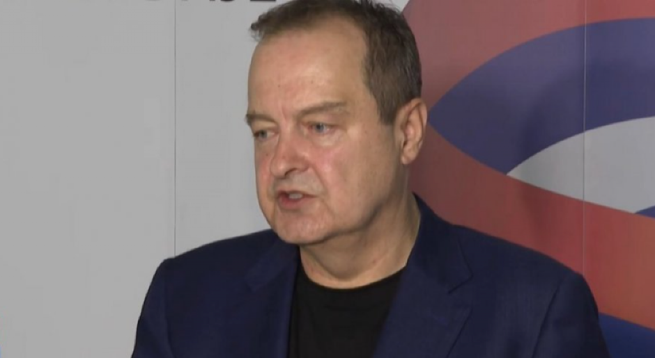 IMA MNOGO POVREĐENIH GRAĐANA I POLICAJACA Dačić o nasilju blokadera: Napadali su sve bez razloga, policija je večeras branila živote građana i svoje živote