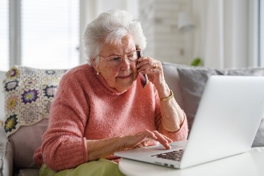 TELEFON JE ZAZVONIO I ŽIVOT JOJ SE PREOKRENUO Žena ostala bez više od 1.000 evra