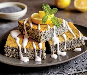 SOČNI KOLAČ SA MAKOM Pravi se maltene sam, a pomera granice dobrog ukusa